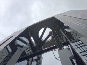 見上げ