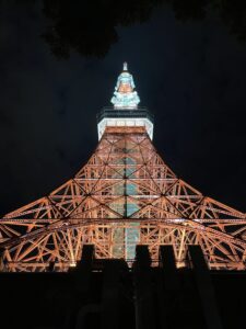 見上げ正面より